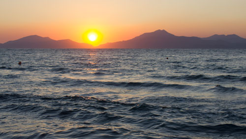 Start your treasure hunt in the late afternoon and enjoy the sunset on the way. Sunset view from Marmari beach during the Kos treasure hunt